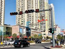 開車經(jīng)過交通信號(hào)燈,走到一半紅燈亮起算闖紅燈嗎？