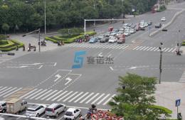 如何正確進(jìn)入左轉(zhuǎn)彎待轉(zhuǎn)區(qū)？