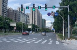 交通信號燈：道路安全與秩序的忠實守護者