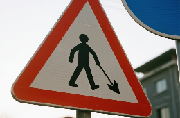 交通標(biāo)志規(guī)范設(shè)置與效能保障的九項(xiàng)要點(diǎn)